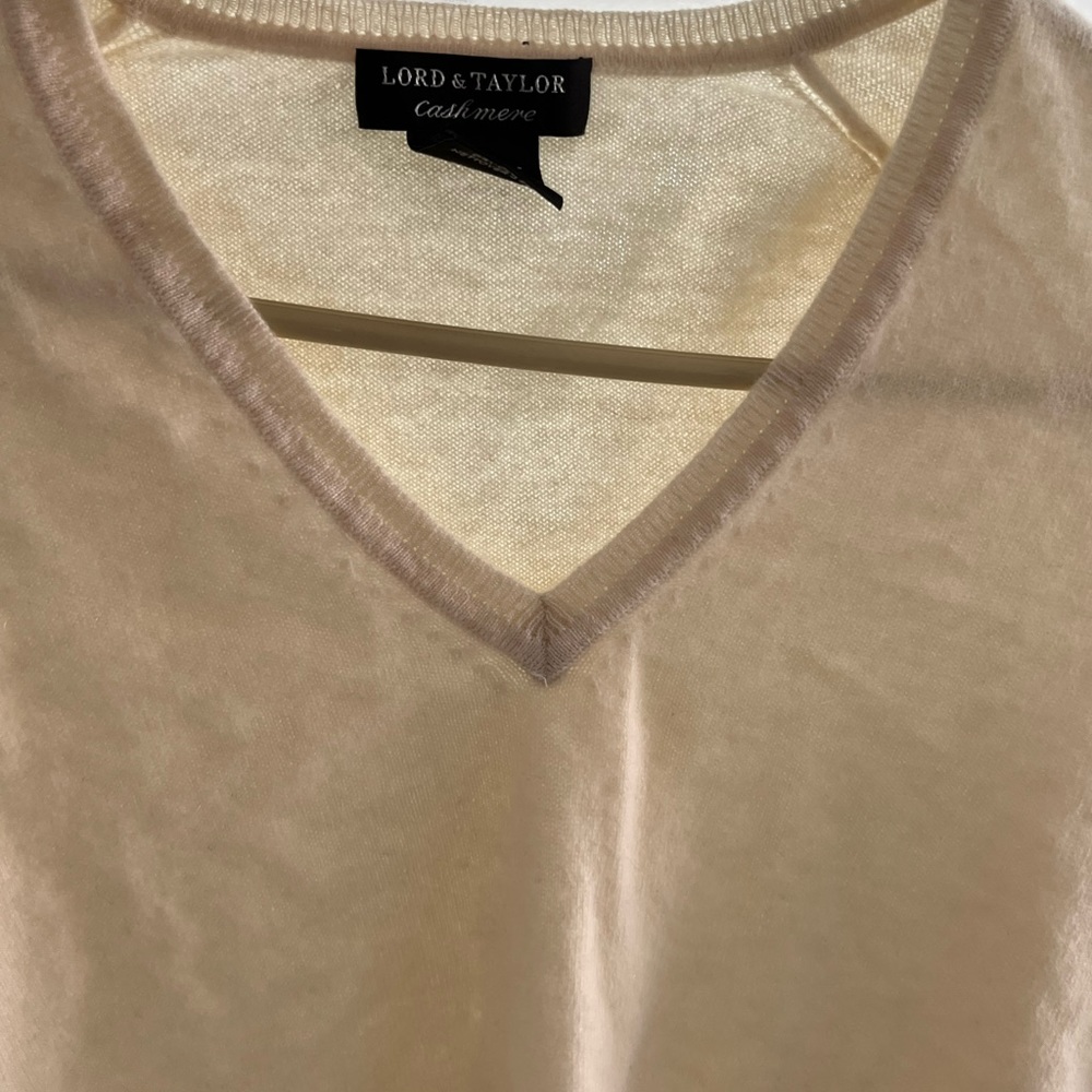 Lord & Taylor Womens 100% Cashmere V Neck Pullover Sweater Ivory size M - Picture 7 of 7